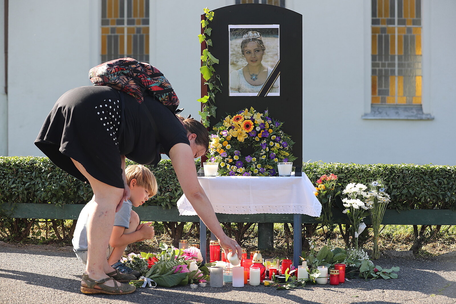 Pohreb Safrankove Komplikuji Ponicene Schody Radnice Je Provizorne Opravila Idnes Cz