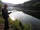 Rybá pi lovu na bezích údolní nádre Bezová. (16. ervna 2021)