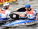 Jií Prskavec (vpravo) pi závod Svtového poháru ve vodním slalomu v praské...