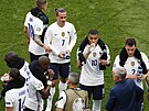 Francouztí fotbalisté se osvují bhem utkání proti Maarsku.