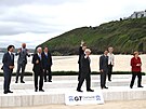 Lídi G7 na snímku z jednání skupiny v Cornwallu. Zleva kanadský premiér Justin...