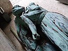 Vandalov zniili sochu andla z rodinn hrobky Pupp
