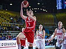 Alena Hanuová zakonuje eskou akci bhem prvního zápasu ME basketbalistek...