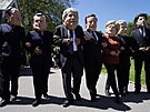 Skupina aktivist se u píleitosti summitu zemí G7 pevlékla za lídry tchto...