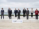 Lídi zemí skupiny G7 pózují pro spolené focení. Zleva kanadský premiér Justin...
