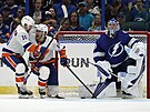 Útoník NY Islanders Matthew Barzal slaví gól proti Tamp, v brán stál Rus...