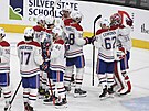 Hokejisté Montrealu se radují z výhry na led Vegas.