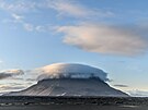 Královna islandských hor  deset tisíc let stará sopka Herdubrei&#240;.