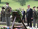 Premiér Andrej Babi u pomníku obtem vypálení obce Lidice (12. ervna 2021).