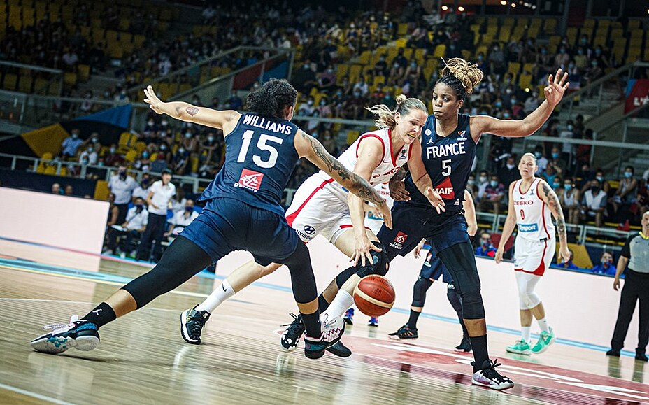 České basketbalistky poločas trápily Francii, ale zůstávají bez výhry