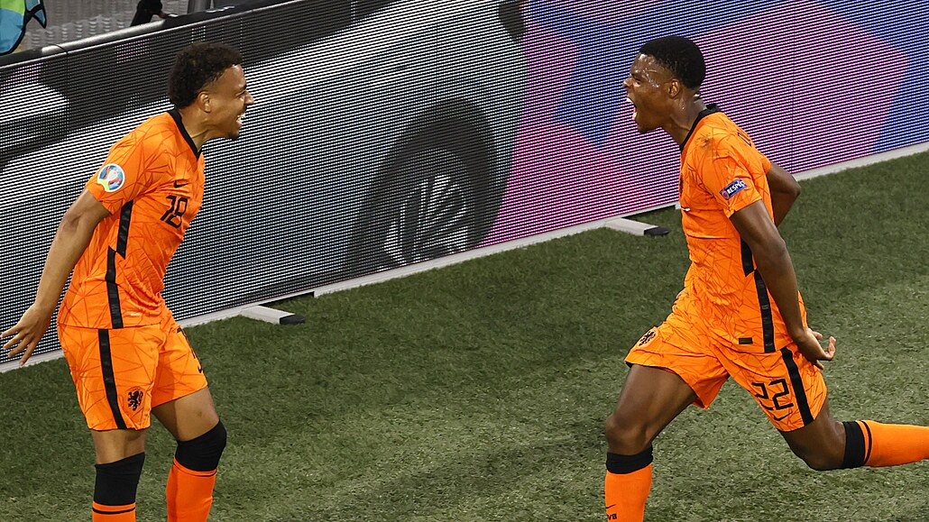 Nizozemsko - Rakousko 2:0, Depay a Dumfries zajistili postup z 1. místa
