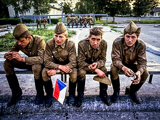 Odcházející vojáci Sovětské armády, červen 1991, Milovice