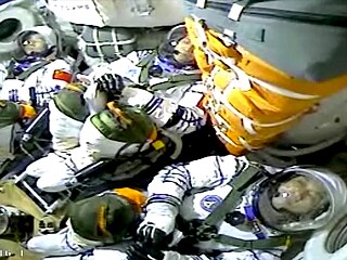 Z kosmodromu v poušti Gobi odstartovala do vesmíru čínská loď Šen-čou 12 s...
