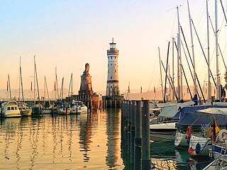 V přístavu v Lindau denně v přistává až padesát jachet či motorových lodí.