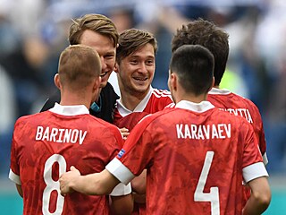 Fotbalisté Ruska se radují z vítzství nad Finskem.