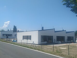 „Úzké nudle“ nalepené na sebe. Taková je situace například na Petřvaldské...