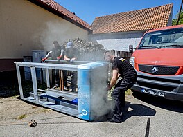 V obci Hlubyn� odstranila najatá firma poslední telefonní automat. (17. �ervna...