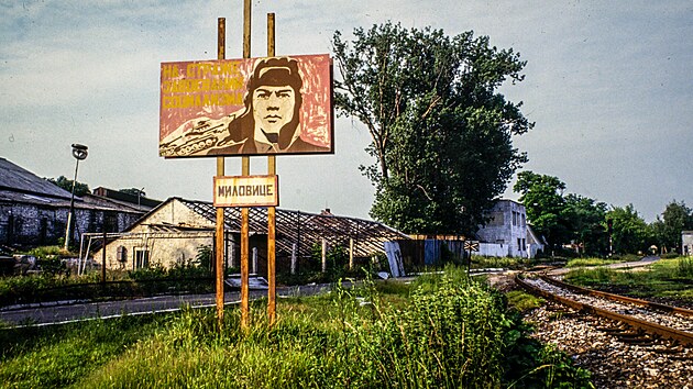 Cedule vítající návštěvníky v Milovicích, červen 1991