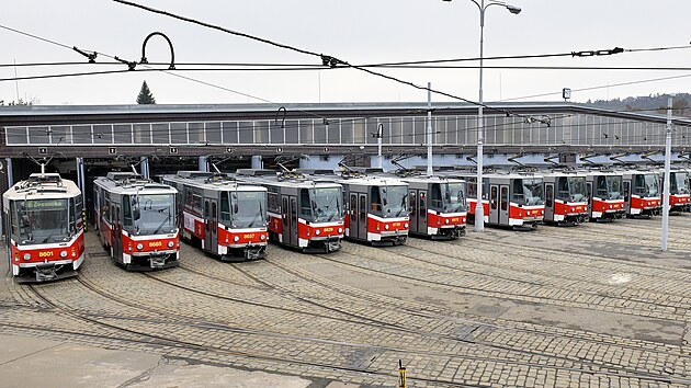 V MHD v Praze kon tramvaje typu T6A5. (19. ervna 2021)