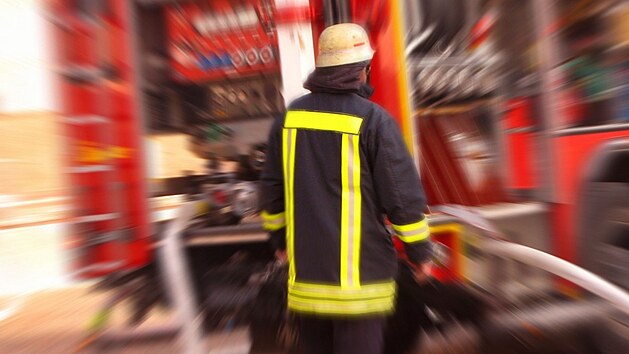 V Brně hoří sklad plastů. Hasiči vyhlásili třetí stupeň poplachu, lidé nemají větrat