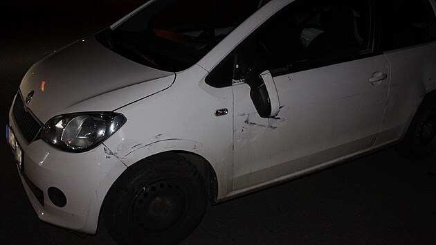 Na parkovišti u obchodního domu Horní Lán v Olomouci se stala dopravní nehoda tří vozidel. Způsobila ji mladá cizinka za volantem auta značky VW T-roc.