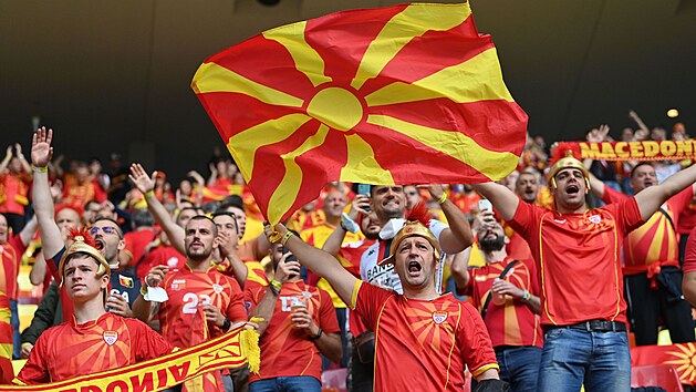 Fanouci Severn Makedonie se t na historicky prvn zpas na mistrovstv Evropy ve fotbale.