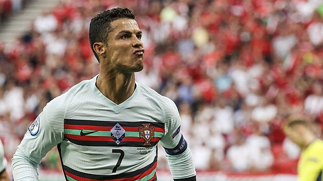 Cristiano Ronaldo vstelil Maarsku dv branky a stal se historicky nejlepm stelcem na ME.