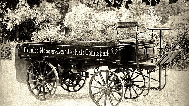 První nákladní automobil Daimler z roku 1896