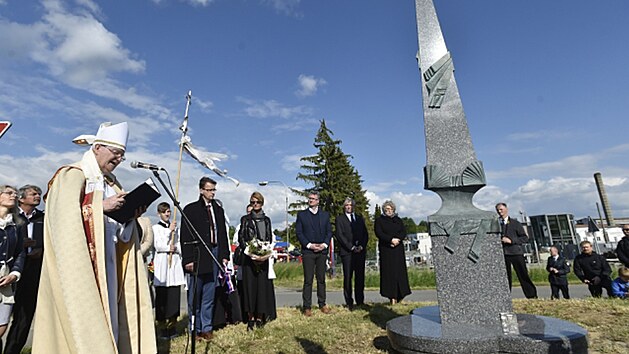V Tupesích mají nový památník, který připomíná návštěvu papeže Jana Pavla II. v roce 1990.