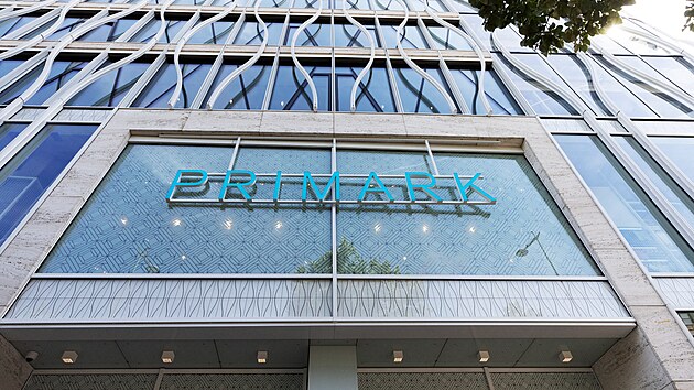 Prodejna Primark se nachz v horn sti Vclavskho nmst v Praze. (15. ervna 2021)