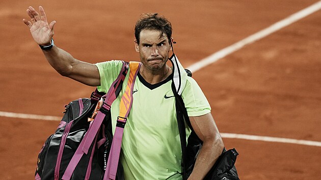 panl Rafael Nadal se lou s publikem po vyazen v semifinle Roland Garros.