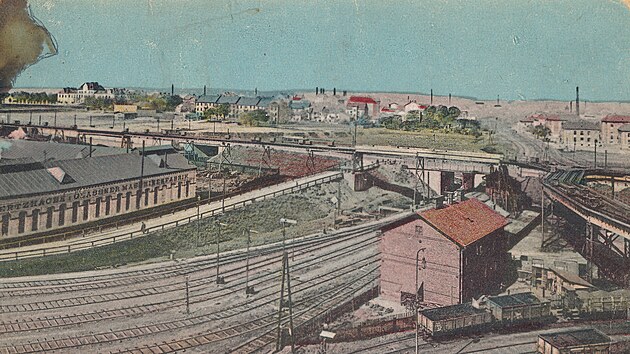 Prostor mezi jámou Šalamoun a Karolinou v Moravské Ostravě v roce 1904. Vlevo objekt strojíren Glassner, vpravo obytný dům zaměstnanců Báňské dráhy. Místo se  zcela proměnilo.