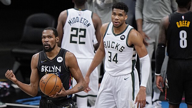 Durantovo vtzn gesto v ptm zpase druhho kola play off NBA proti Milwaukee.