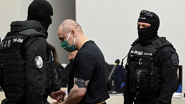 Slovensk Nejvy soud znovu projednv vradu novine Jna Kuciaka a jeho snoubenky Martiny Kunrov. Na snmku je Tom Szab, kterho soud ni instance uznal vinnm z podlu na vrad, za co si odsed ptadvacet let. (15. ervna 2021)