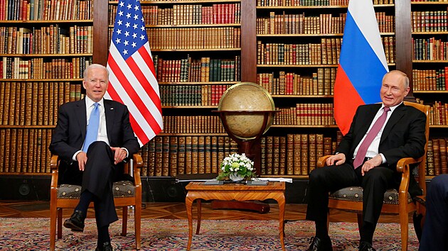 Prezidenti USA a Ruska Joe Biden a Vladimir Putin se se�li v �enevsk� vile La Grange. Jednat budou o �ad� t�mat. Je to prvn� sch�zka od Bidenova n�stupu do funkce. (16. �ervna 2021)