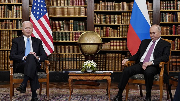 Prezidenti Joe Biden a Vladimir Putin na schůzce v Ženevě (16. června 2021)