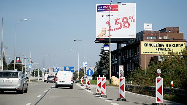 Než se v Brně řidiči dostanou ke sjezdům na dálnice na Prahu či Olomouc, často se štosují v kolonách. Vyřešit by to měla jižní tangenta.