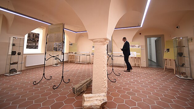 V historick� klenut� s�ni nov� opraven�ho domu bude do z��� k vid�n� v�stava archeologick�ch n�lez� z ned�vn�ho v�zkumu.