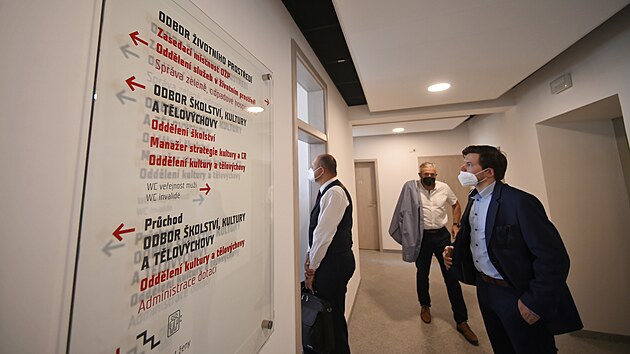 V opraven�ch domech v ulici U Mincovny bude s�dlit odbor �kolstv�, kultury a t�lov�chovy a odbor �ivotn�ho prost�ed�.