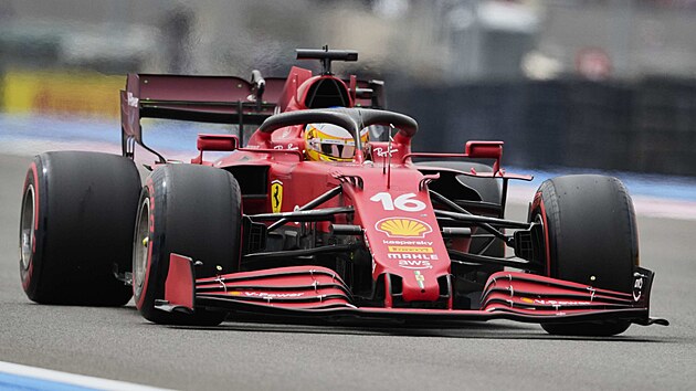Charles Leclerc z Ferrari v kvalifikaci Velk ceny Francie F1.