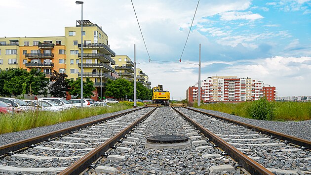 Dopravní podnik hlavního města Prahy začal u smyčky Sídliště Barrandov stavět jeden kilometr dlouhý úsek do Holyně. (11. 6. 2021)