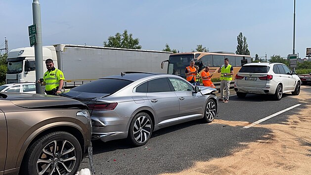 Hromadná nehoda čtyř vozidel na Jižní spojce.  (16.6.2021)
