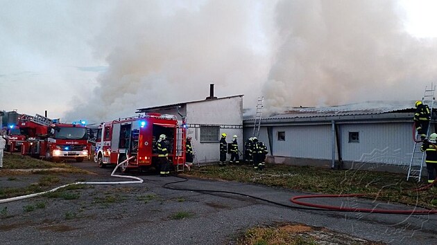 Na mst zasahovalo sedm jednotek hasi z Pardubickho a dv z Krlovhradeckho kraje.