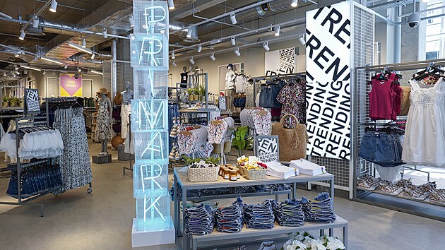 M�dn� �et�zec Primark otev�el svou pobo�ku v Praze. (17. �ervna 2021)