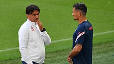 Chorvatský kou� Zlatko Dali�  a obránce Dejan Lovren (vpravo).