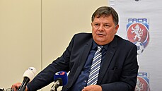 AKTIVNÍ DŮCHODCE. Václav Krondl má pořád advokátní praxi, v nové komisi...