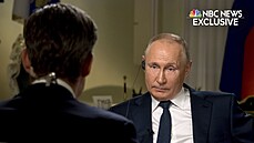 Ruský prezident Vladimir Putin v rozhovoru americké televizní stanice NBC. (14....