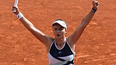 Barbora Krej�íková vít�zí na Roland Garros.