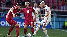 Momentka ze �tvrte�ního zápasu Dánska s Belgií.