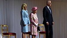 Britská královna Alžběta II. v rámci summitu G7 přivítala amerického prezidenta...